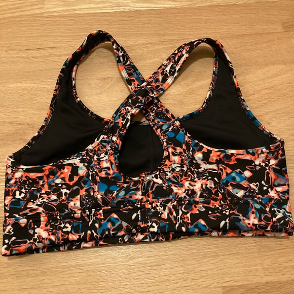 NWOT Under Armour Sports Bra, Size M - Picture 2 of 3